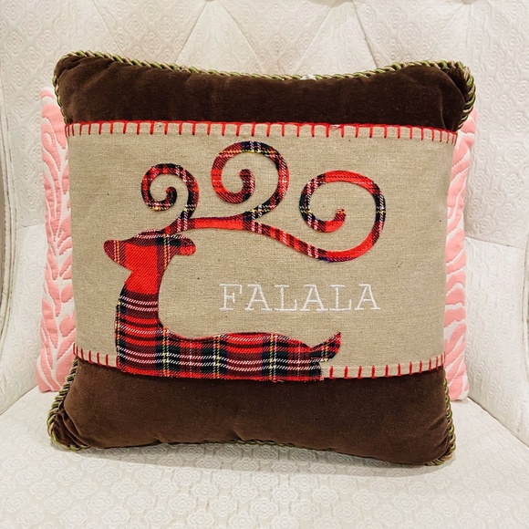 N29-NEW Christmas Linen with Stewart Tartan Reindeer Pillow Band/Wrap - Picture 1 of 9